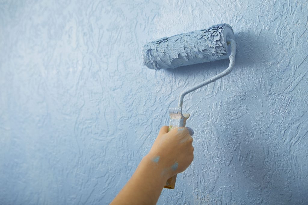 Como pintar uma parede já pintada com textura